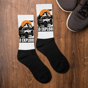 WHITE BRONCO SUNSET MOUNTAIN SOCKS